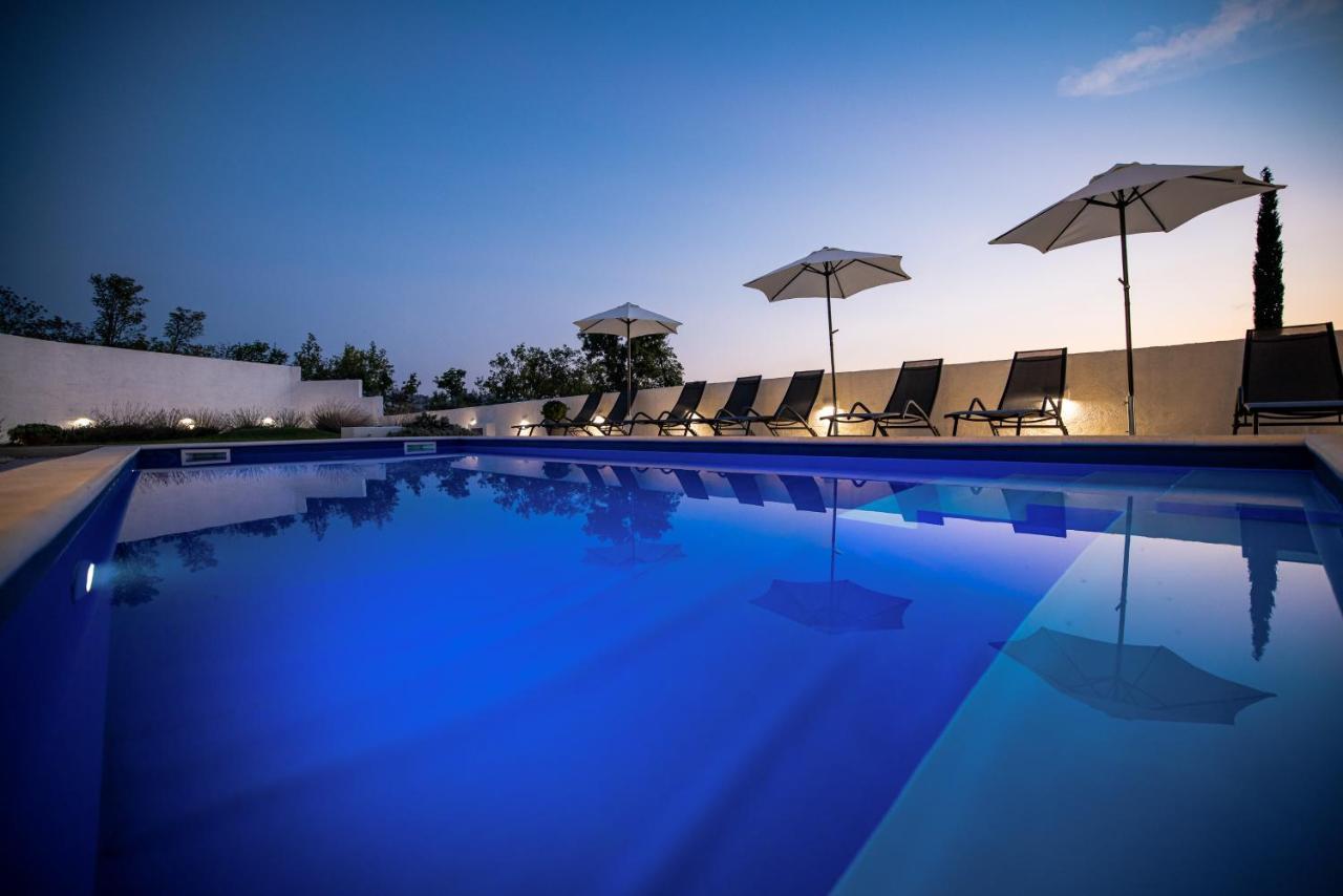 فيلا Royal Promons - Heated Pool ستاريغغاد باكلينتسا المظهر الخارجي الصورة